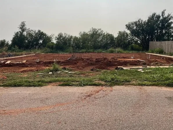 411 Osborn Dr, Hennessey, OK 73742