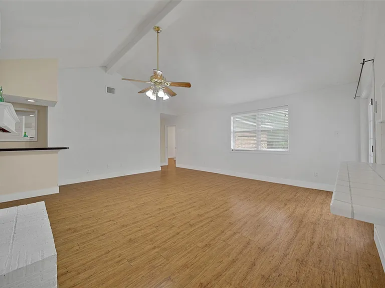 626 Park Knoll Ln — Photo 7