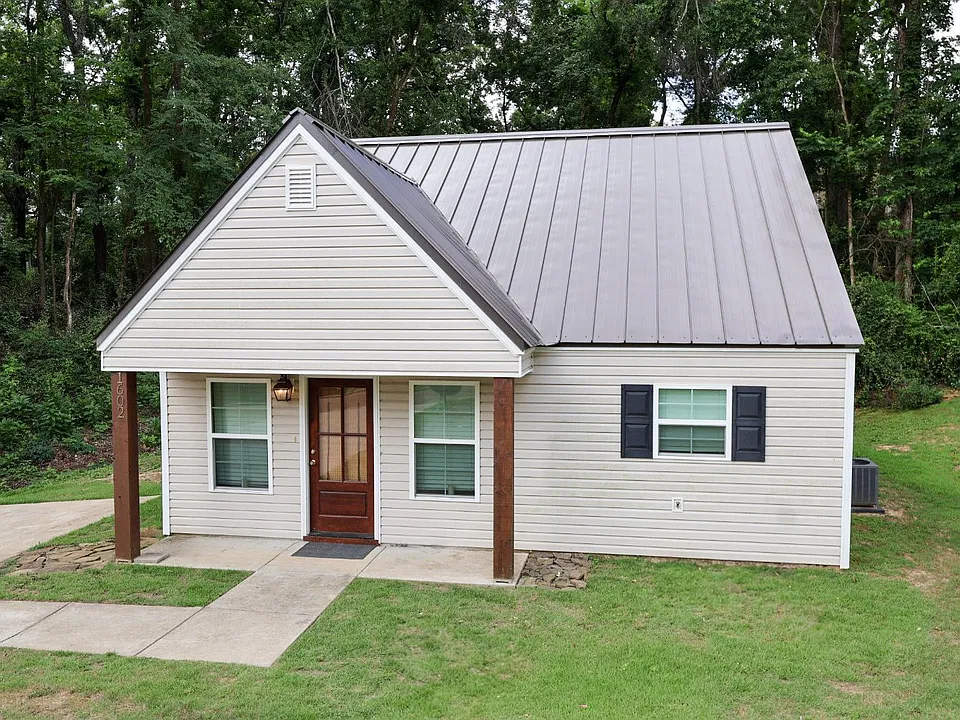1602 Oxford Pl