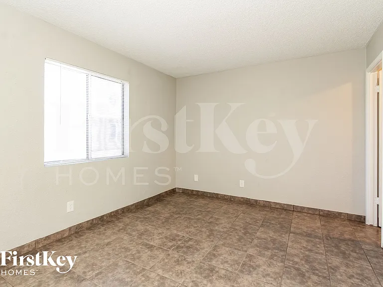 13857 N 48th Ave — Photo 9