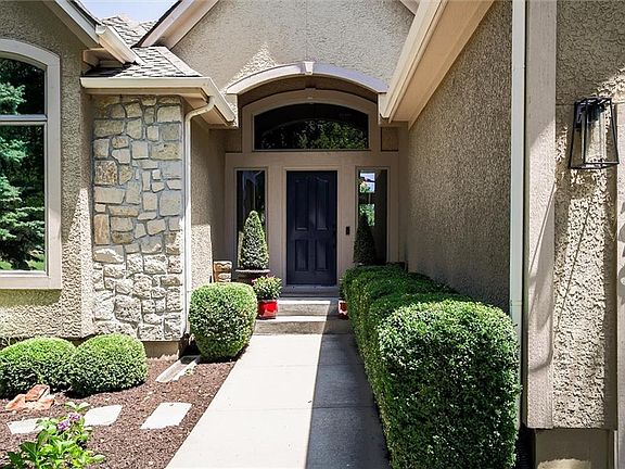2nd image of 14301 Manor Ct
