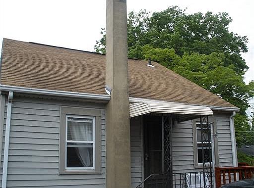 3rd image of 429 Douglas Ave