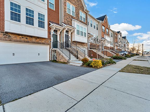 2nd image of 8257 Meadowood Dr
