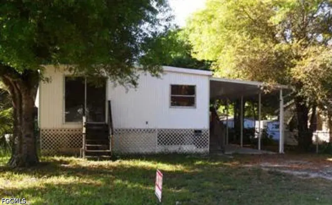 2 bed, 1.5 bath, 720 sqft, $1,200 — Photo 1