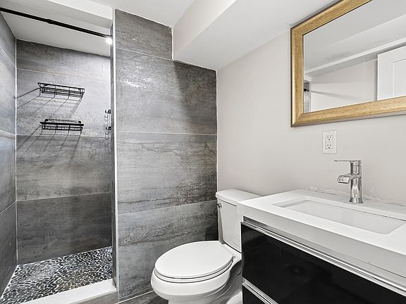 4th image of 81 Chelsea St