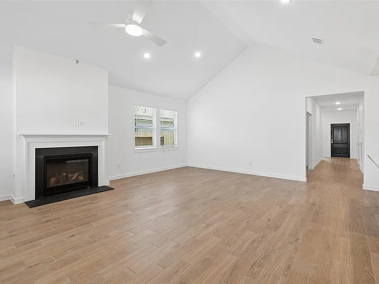 698 Daniels Lake Ln — Photo 6