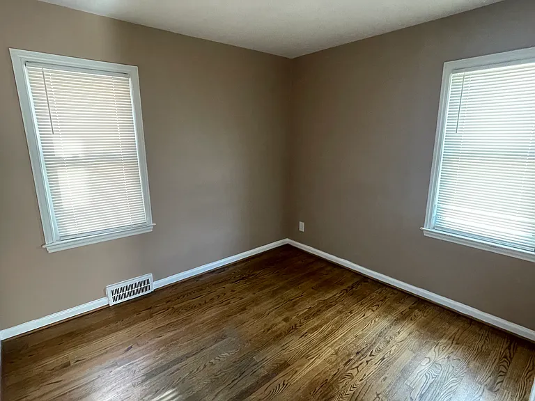 22785 Arlington St — Photo 13