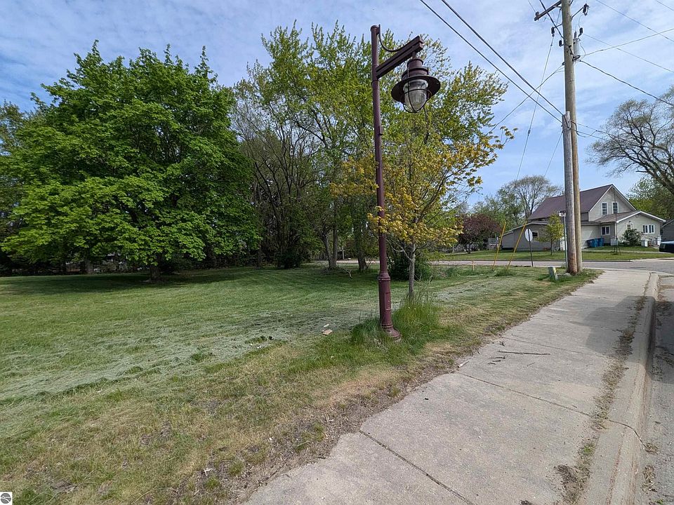 1st image of 210 N Mackinaw Rd