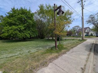 210 N Mackinaw Rd, Au Gres, MI 48703