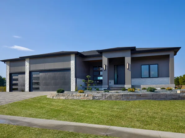 12025 NW Meadow Springs Dr, Johnston, IA 50131