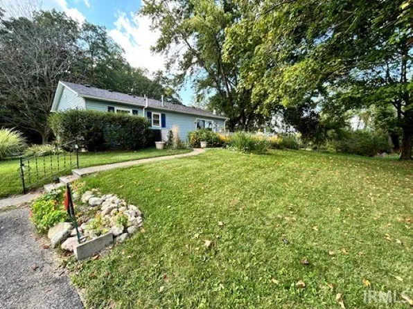 10787 N D Dr, Kendallville, IN 46755