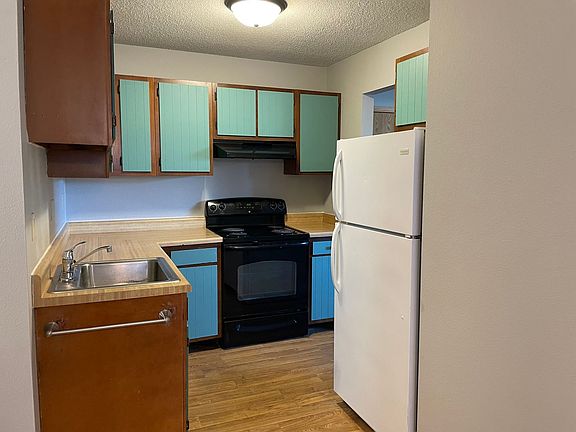 2nd image of 619 6th St E Unit 3