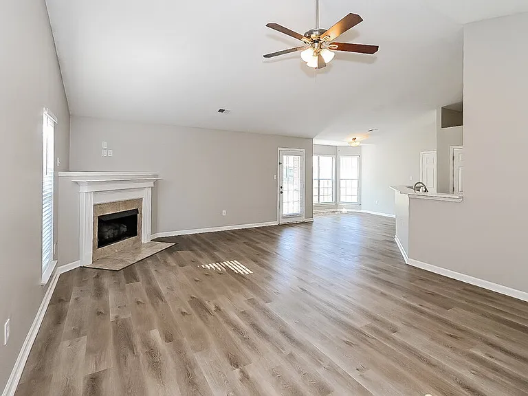 1883 Crescent Ln — Photo 3