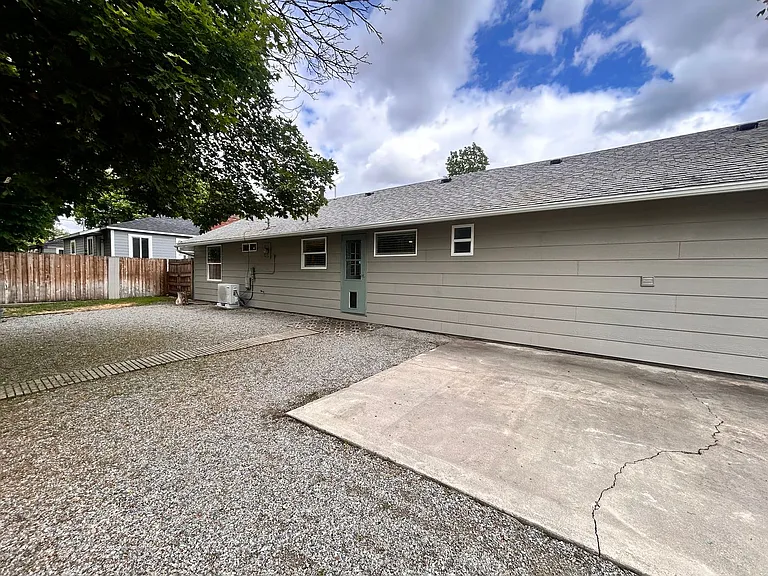 1927 E Marshall Ave — Photo 19