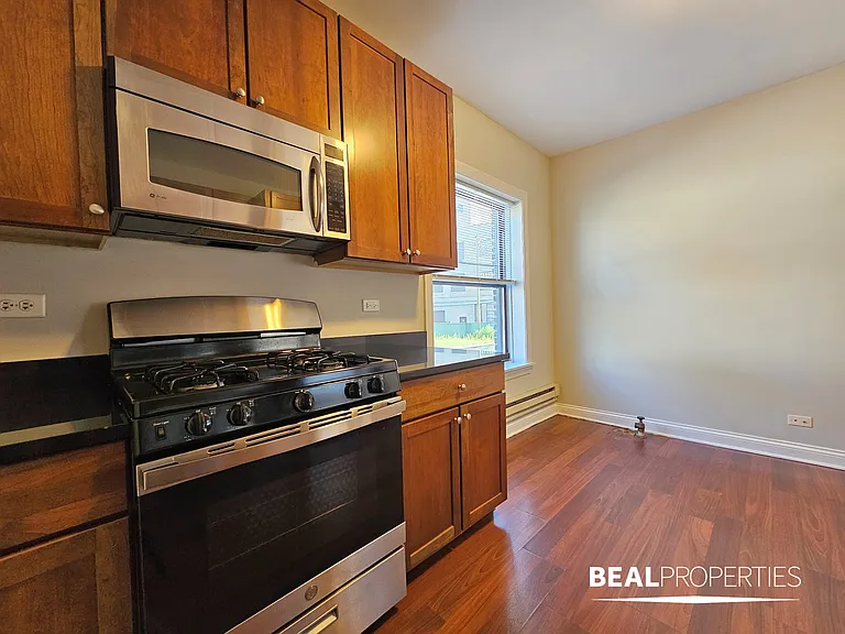 740-50 West Addison Street — Photo 20