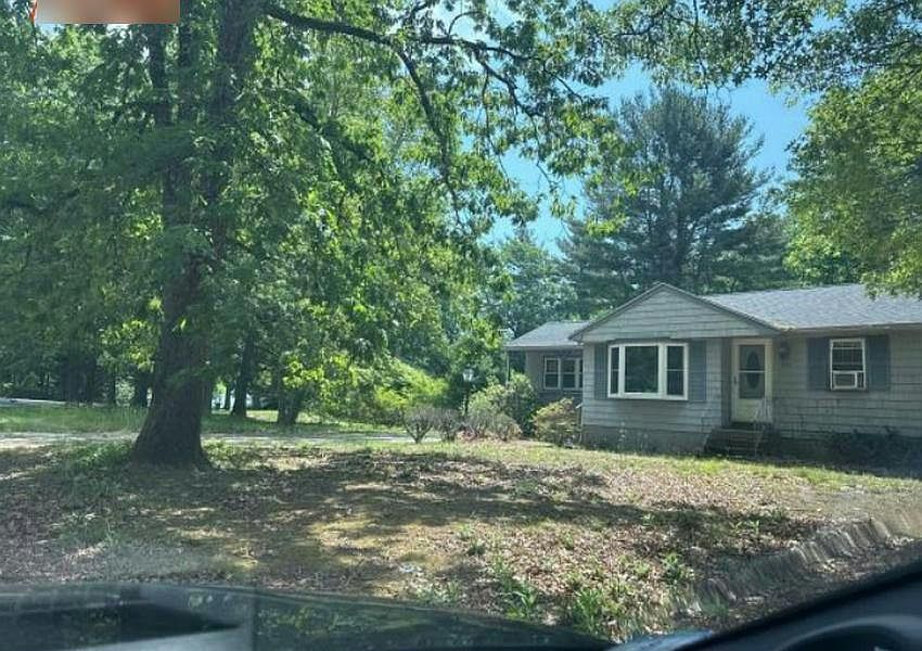2nd image of 159 Valley St
