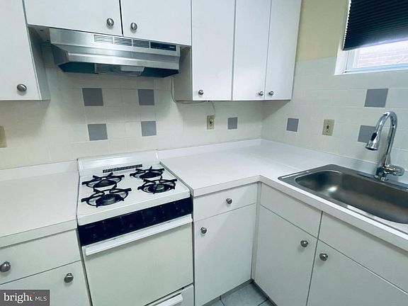 2nd image of 1624 S Broad St Floor 2