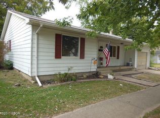 315 E 3rd St, Flora, IL 62839