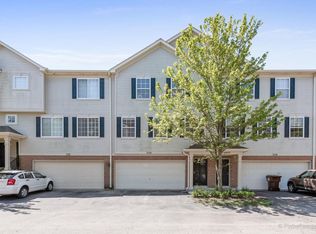 330 Evergreen Cir #330, Gilberts, IL 60136