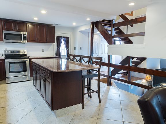 5th image of 1217 New Hampshire Ln