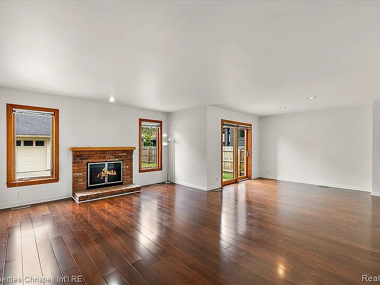2635 Dorchester Rd — Photo 17