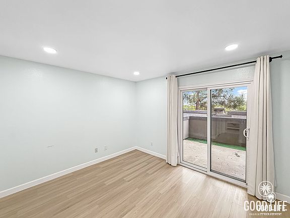 5th image of 14942 Avenida Venusto Unit 105