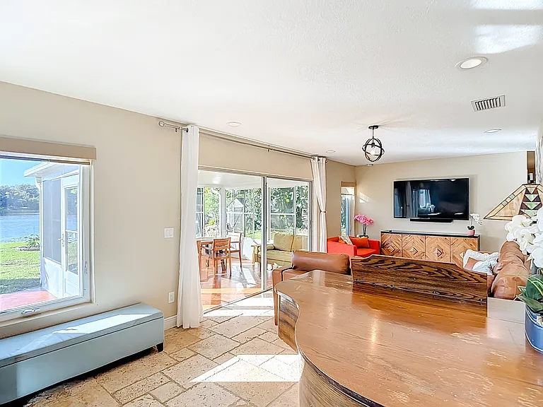 17208 Orangewood Dr — Photo 11