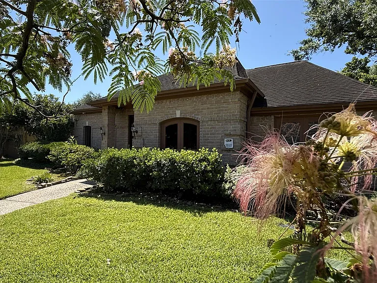 11527 Cedar Creek Dr — Photo 1