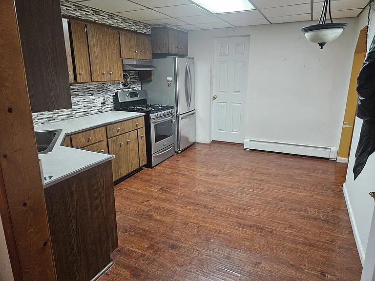 289 Nagel St #2 — Photo 4