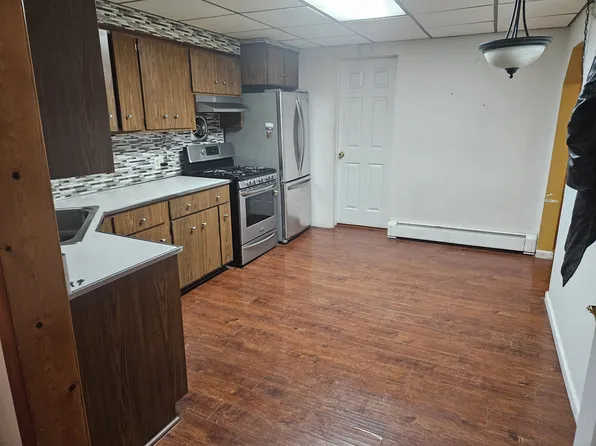 289 Nagel Street image 4 of 18