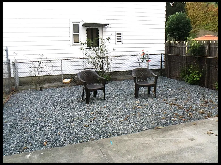 688 Summit Ave #A — Photo 11