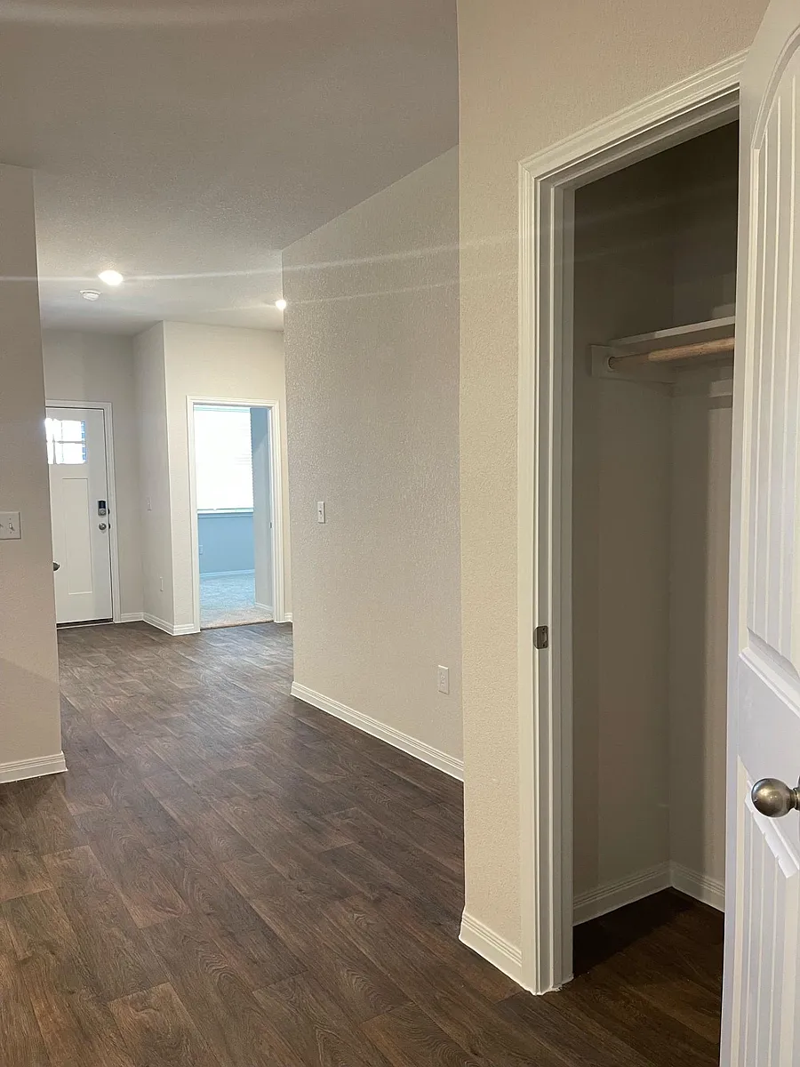 Building Photo - 933 Vogel Dr
