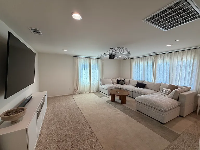 549 Hydrangea St — Photo 11