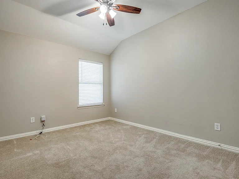 612 Cove Ct — Photo 9