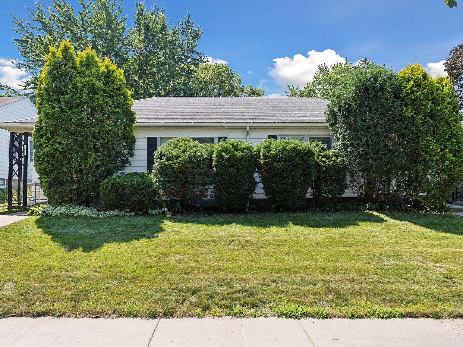 1660 Ford Parkway — Photo 3