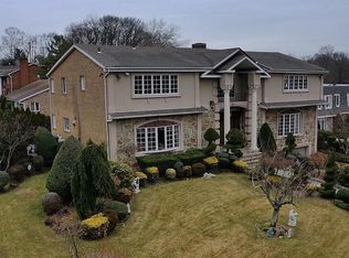 1 Buttonwood Rd, Staten Island, NY 10304