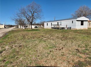 415 9th St, Nocona, TX 76255