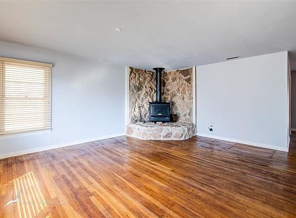 4th image of 4110 Benbrook St
