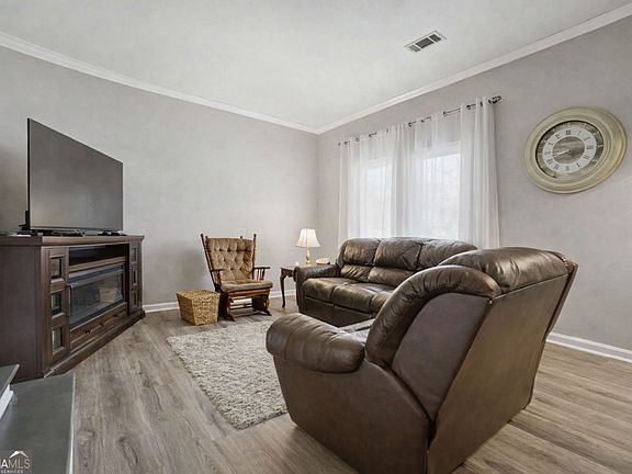 3rd image of 260 SW Manning Rd #10