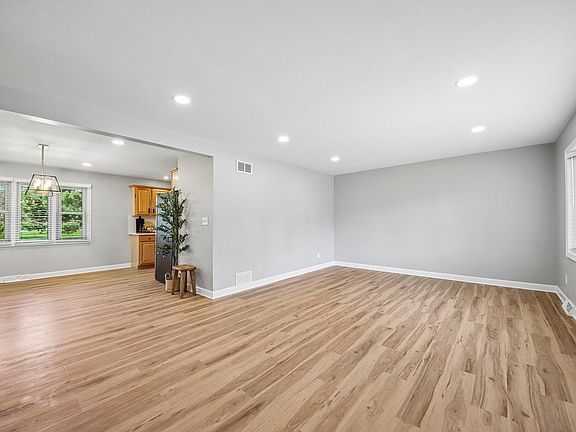 5th image of 6396 Vermont St