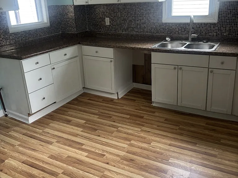 9704 S Broadway St — Photo 1