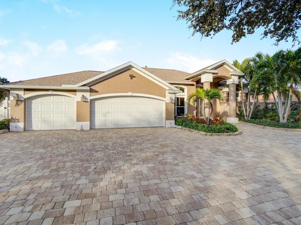 568 Peregrine Dr, Melbourne, FL 32903