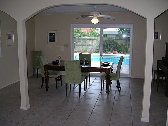 Dining Room to 880sf pa