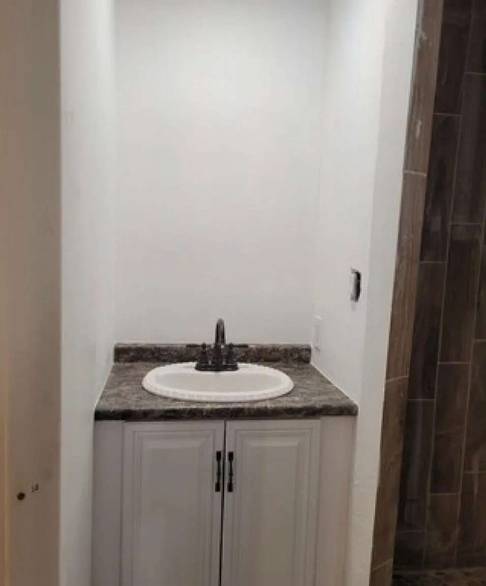 2109 E Sheridan St — Photo 3