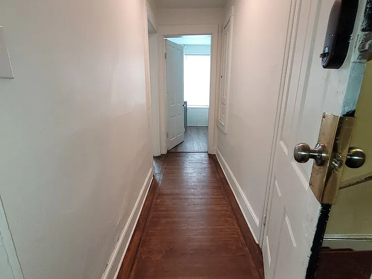 565 W Market St — Photo 31
