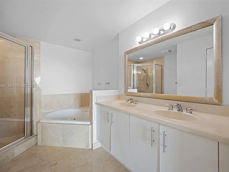 7910 Harbor Island Dr #402 — Photo 19