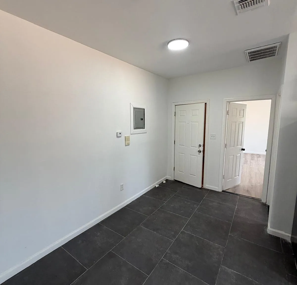 3 bed, $2,050 — Photo 4