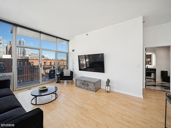4th image of 1600 S Indiana Ave #802