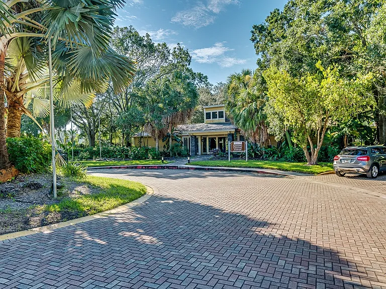 Aventine at Forest Lakes Apartment Homes — Photo 9