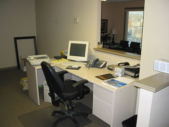 4th image of 409 NE Shady Lane Dr